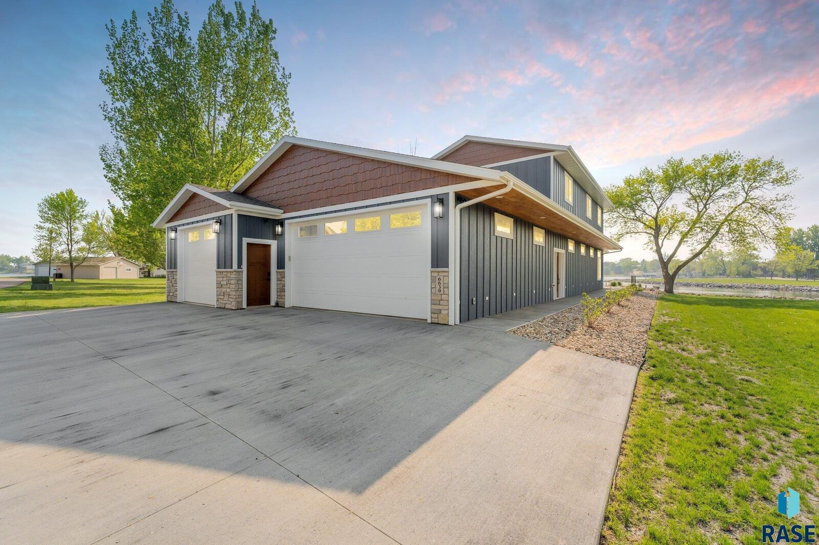 Property Photo:  6639 Peninsula Ln  SD 57075 