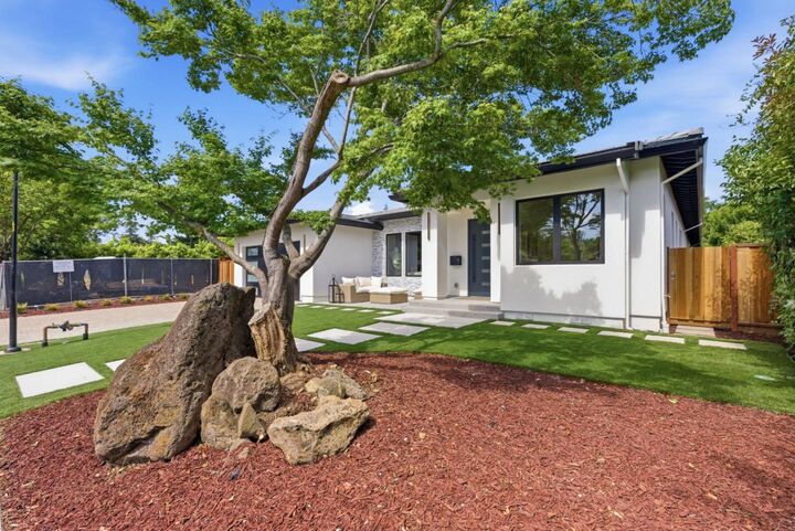 Property Photo:  640 Fairmede Avenue  CA 94306 