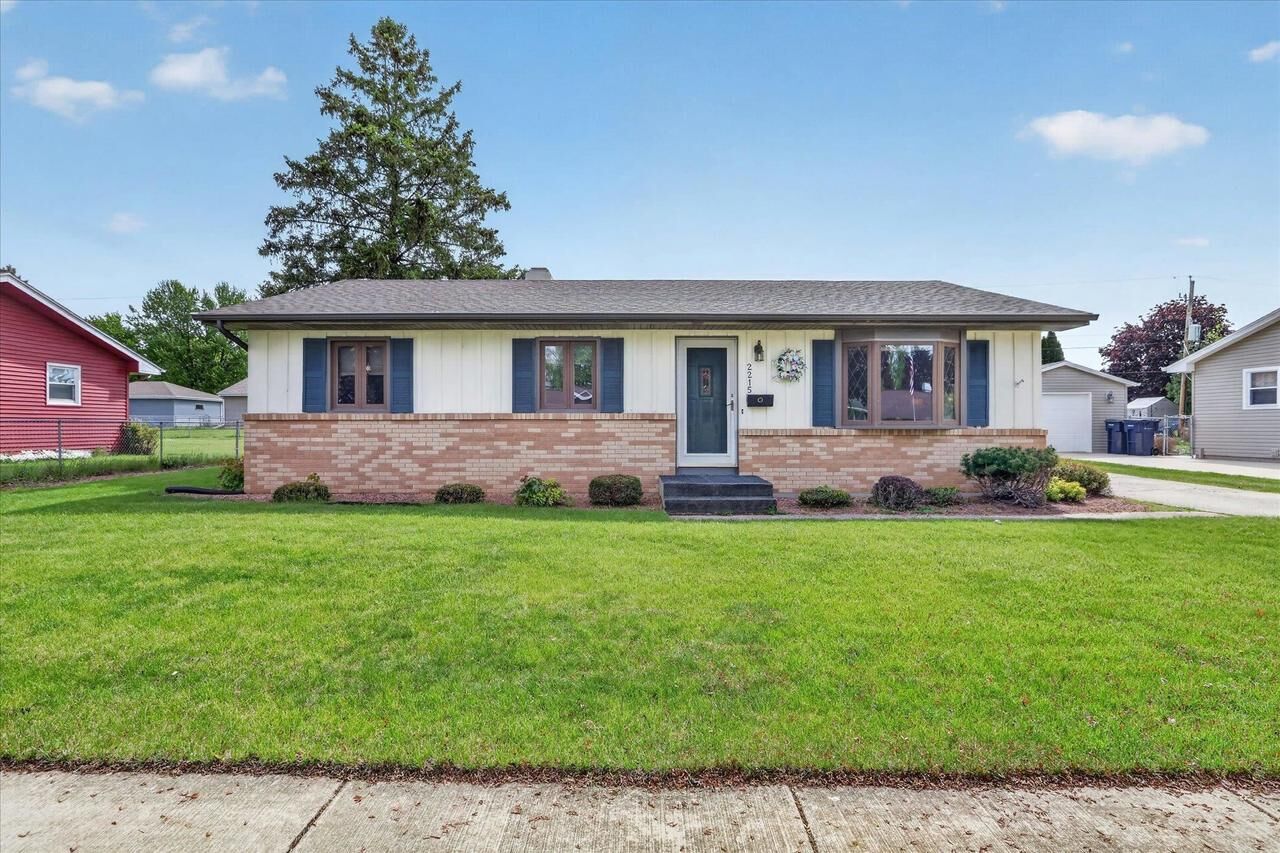 Property Photo:  2215 S Grant Avenue  WI 53546 