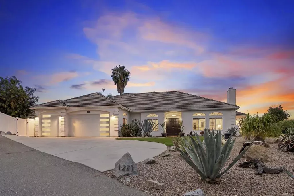 Property Photo:  1221 Vista Grande Road  CA 92019 