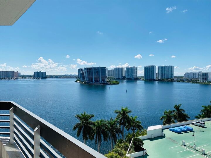 Property Photo:  19101 NE 36th Ct 1102  FL 33180 