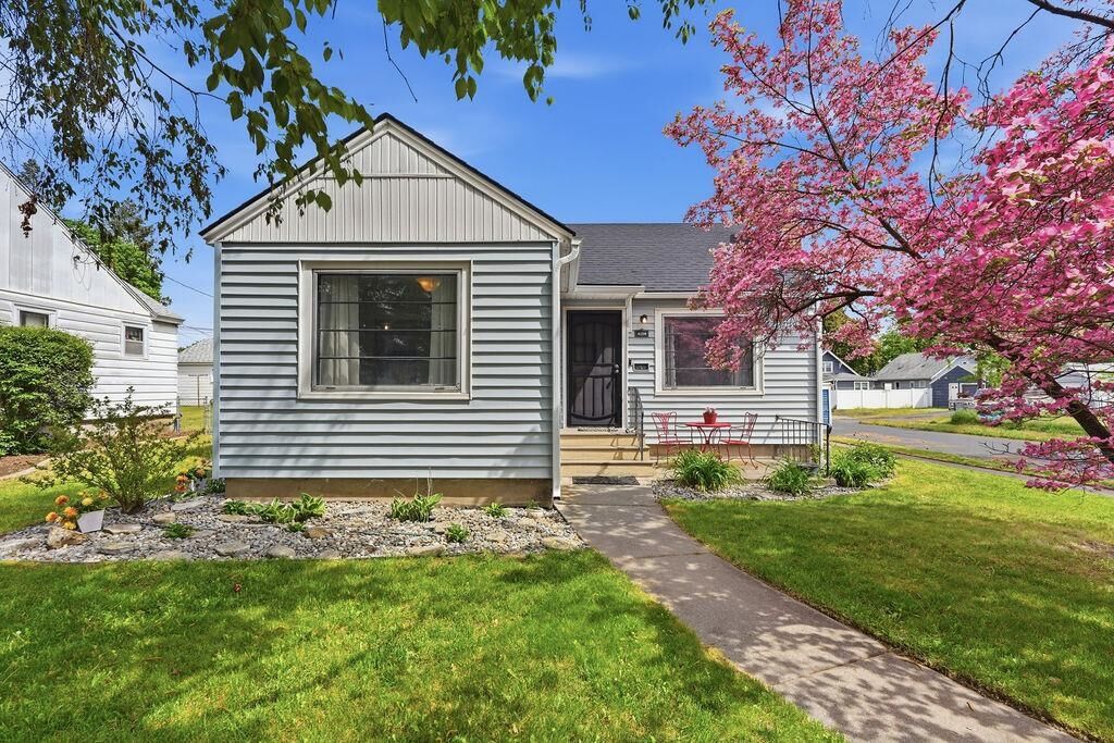 Property Photo:  4304 N Jefferson St  WA 99205 