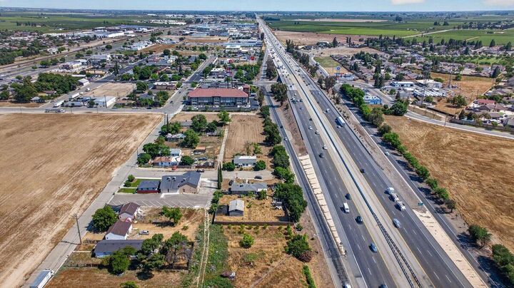 Property Photo:  312 W Tuolumne Street  CA 93625 