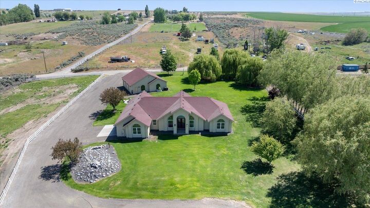 Property Photo:  420 Tuck Rd  WA 99330 