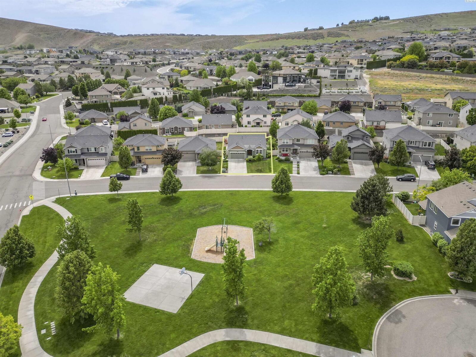 Property Photo:  1547 Purple Sage St  WA 99352 