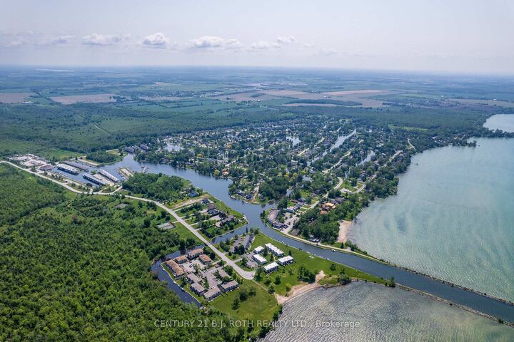 Property Photo:  1 Paradise Boulevard 26  ON L0K 1B0 