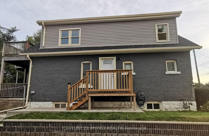 Property Photo:  801 Upper Wellington Street  ON L9A 3R5 