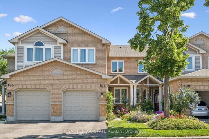 Property Photo: 833 Scollard Court 107 ON L5V 2B4