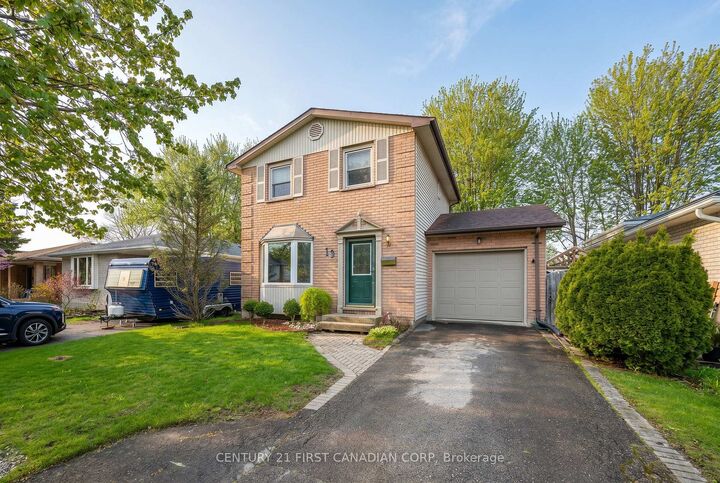 19 Clara Crescent — photo 1