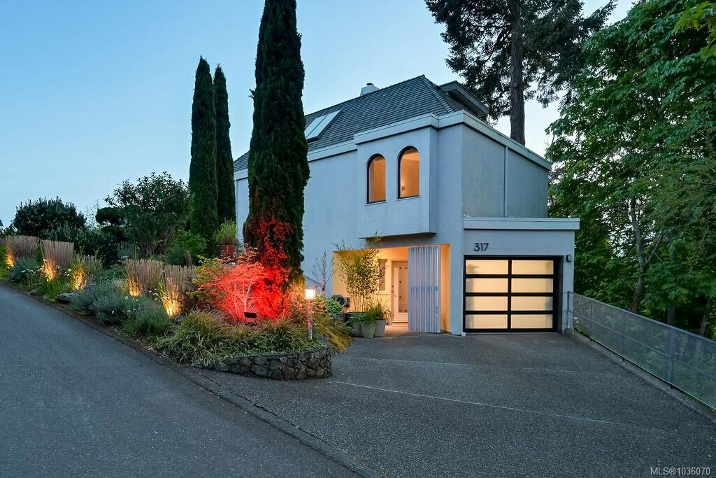 Property Photo:  317 Bessborough Close  BC V9B 3M3 
