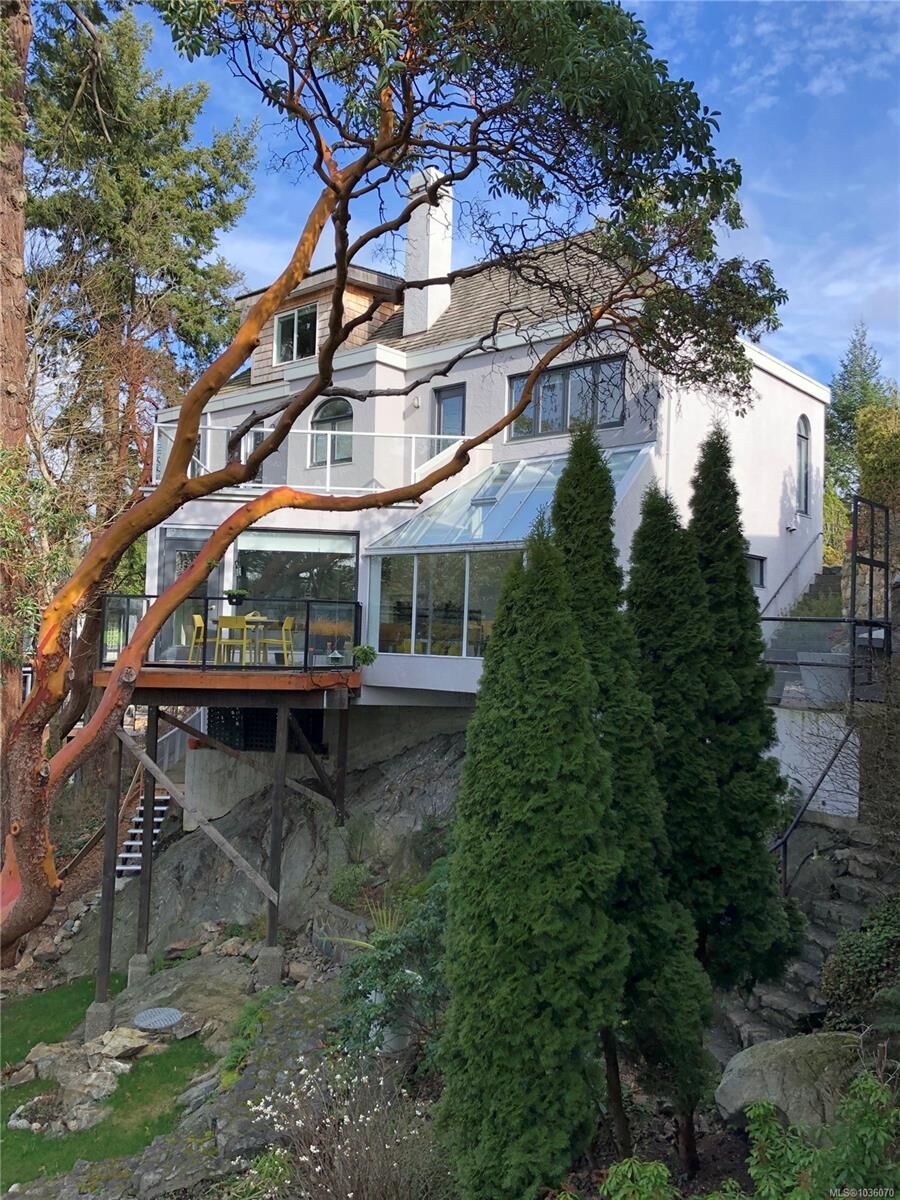 Property Photo: 317 Bessborough Close BC V9B 3M3