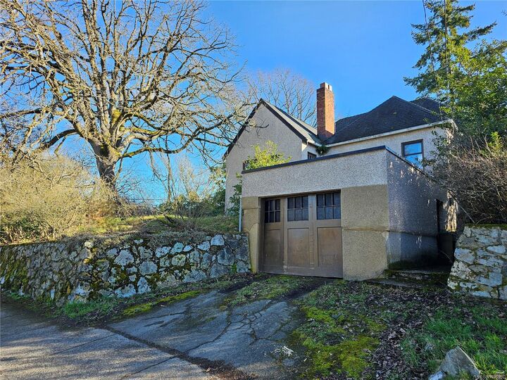 Property Photo:  832 Lampson St  BC V9A 6B2 