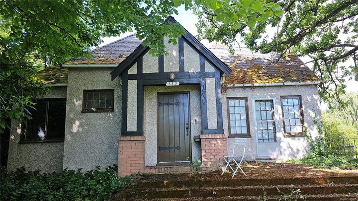 Property Photo: 832 Lampson St BC V9A 6B2