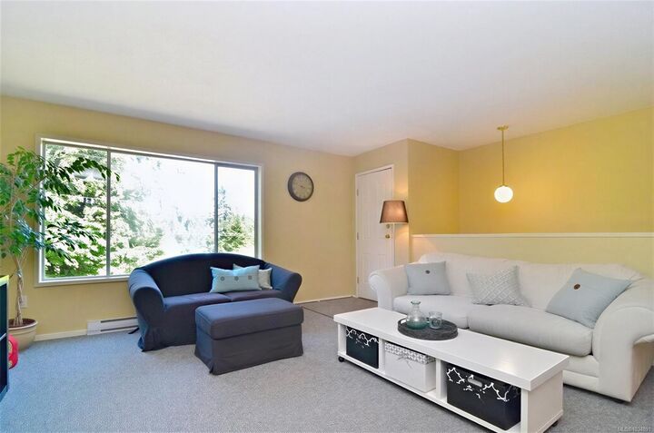 Property Photo: 379 Kislingbury Lane BC V9B 5R2