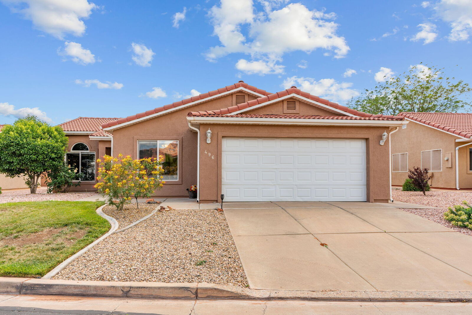 Property Photo: 496 E Oasis Dr UT 84738