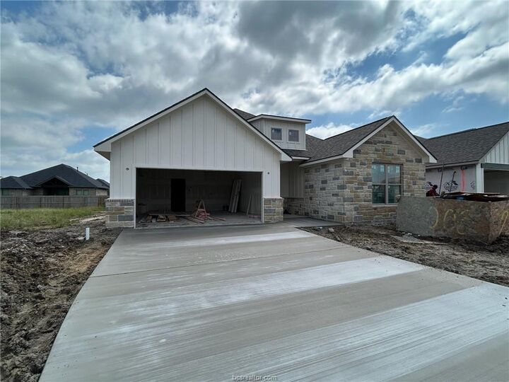 Property Photo:  2803 Captain Drive  TX 77808 