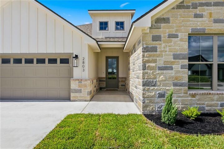 Property Photo:  2803 Captain Drive  TX 77808 