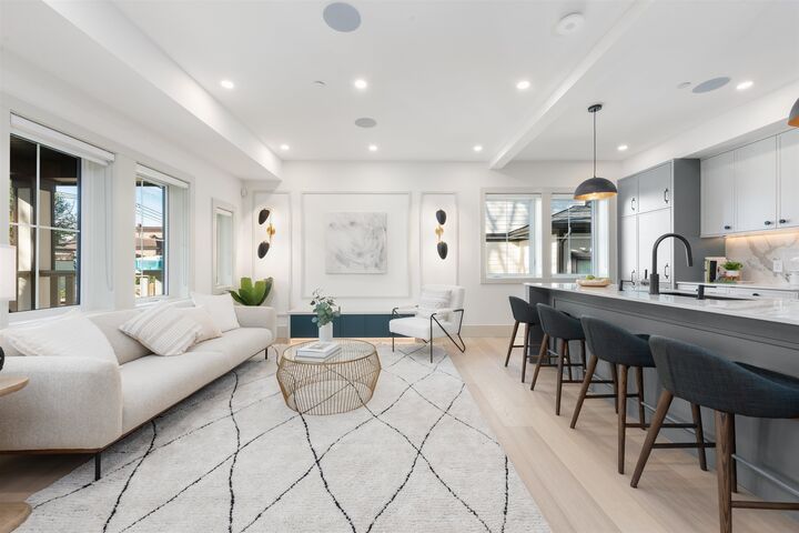 Property Photo:  375 E 33rd Avenue 1  BC V5V 2Z8 