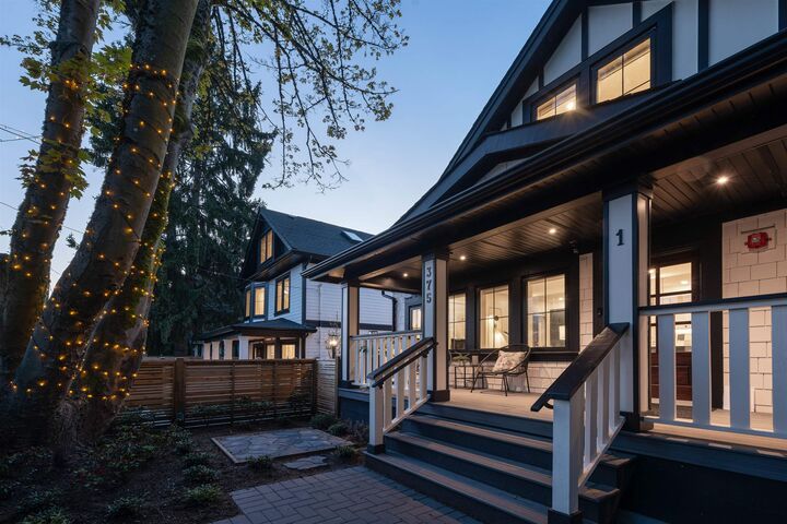 Property Photo: 375 E 33rd Avenue 1 BC V5V 2Z8