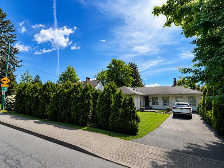 Property Photo:  810 Rochester Avenue  BC V3K 2W2 