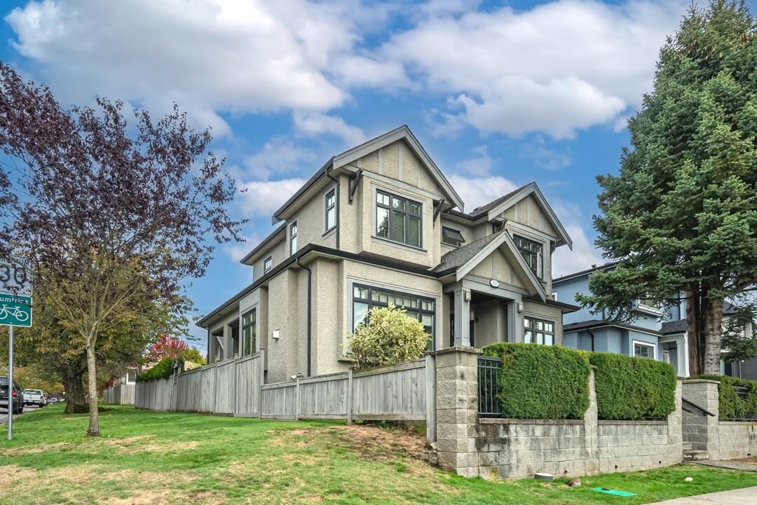Property Photo: 1507 E 55th Avenue BC V5P 1Z2