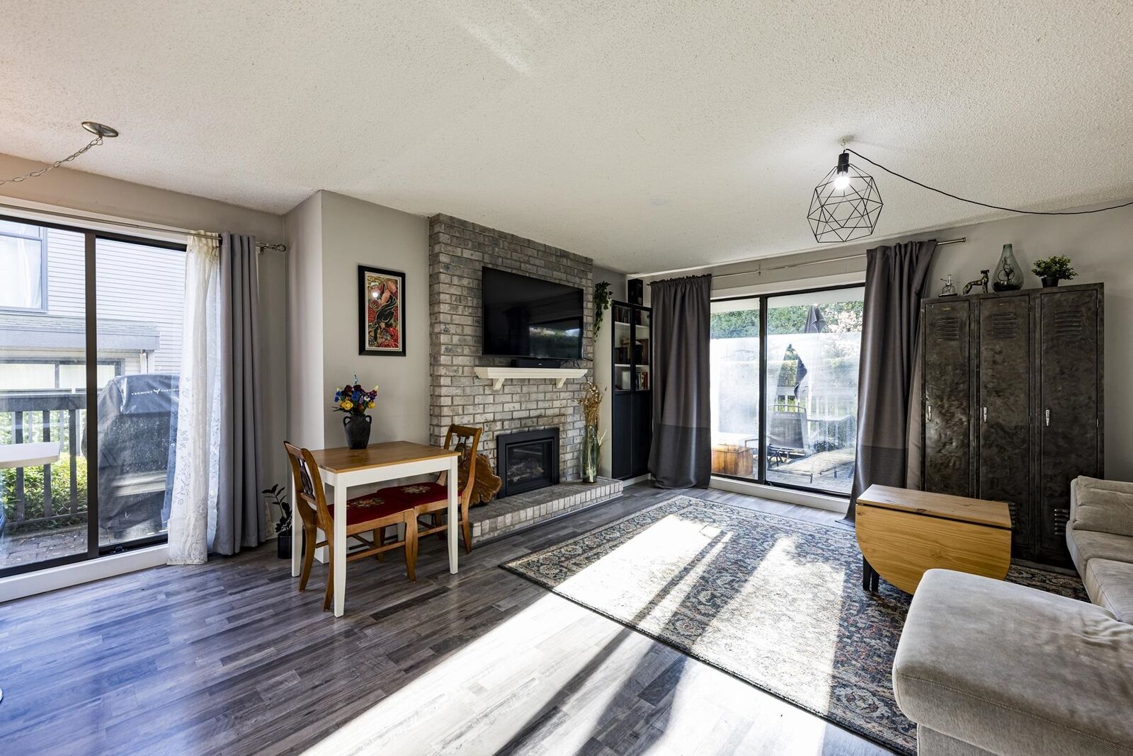 Property Photo:  3132 Lonsdale Avenue  BC V7N 3J8 