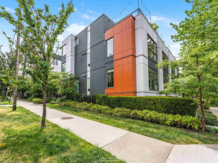 627 Victoria Drive — photo 1