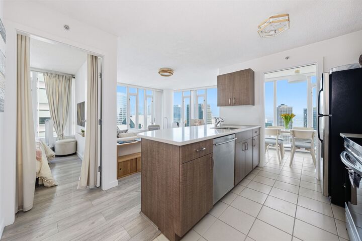 Property Photo:  610 Granville Street 3007  BC V6C 3T3 