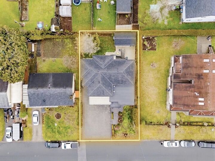 Property Photo:  11467 76A Avenue  BC V4C 1L5 
