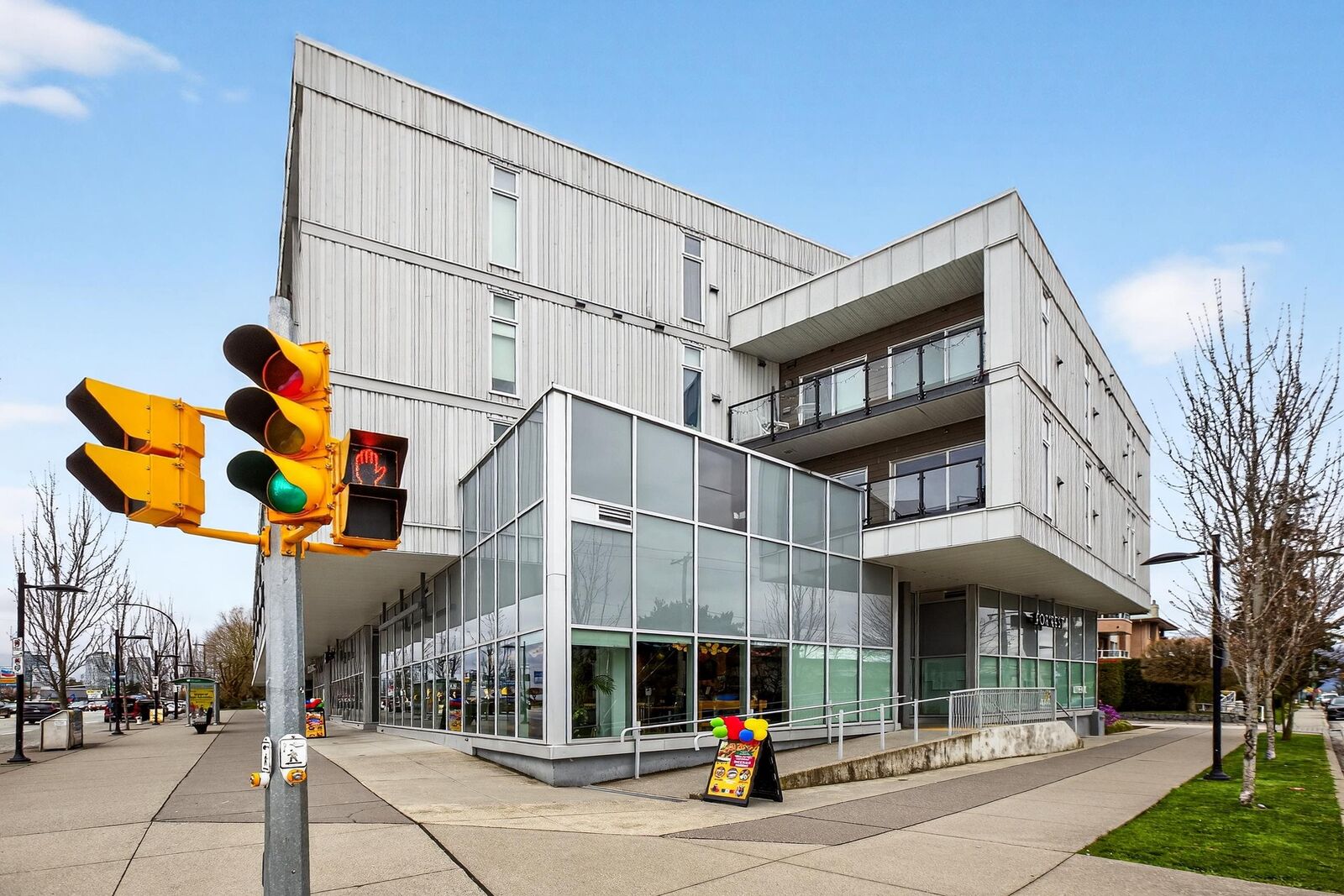 Property Photo:  6283 Kingsway Avenue 215  BC V5J 0H3 