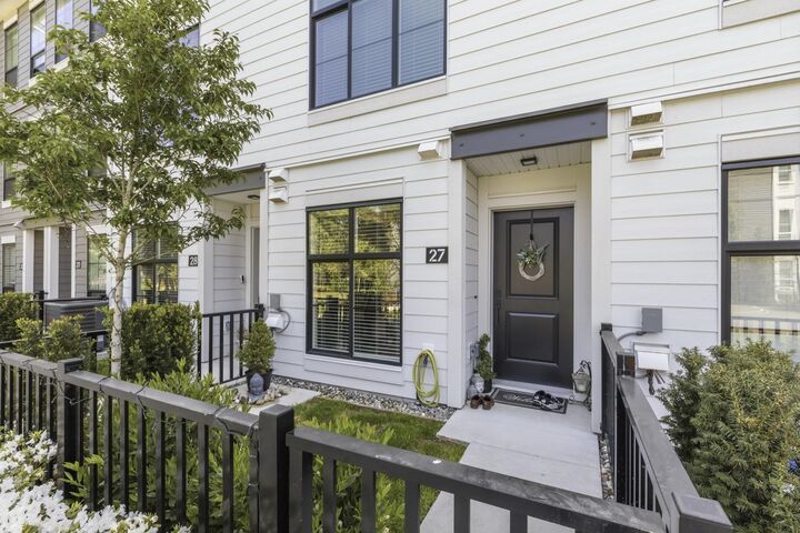 Property Photo:  2774 Montrose Avenue 27  BC V2S 0N4 