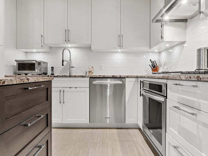 Property Photo:  15360 20 Avenue 412  BC V4A 2A3 