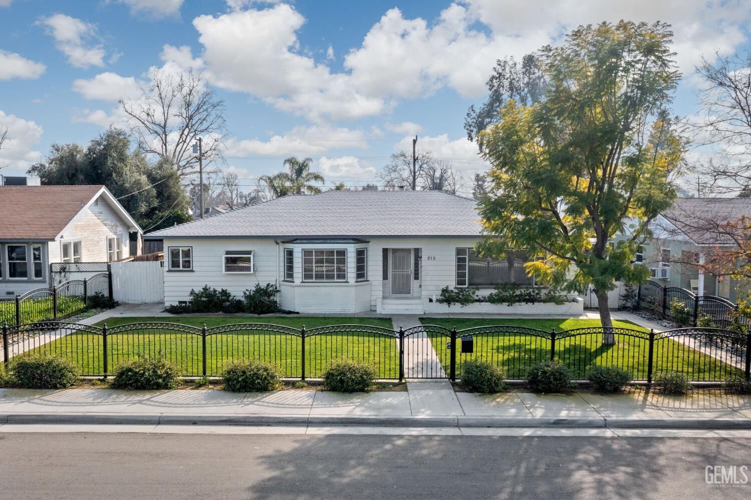 Property Photo:  215 Jefferson Street  CA 93305 