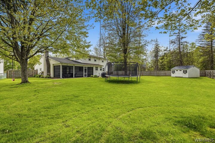 Property Photo:  228 Countryside Lane  NY 14221 