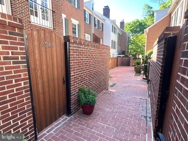 Property Photo:  1962 N Cleveland Street 1  VA 22201 