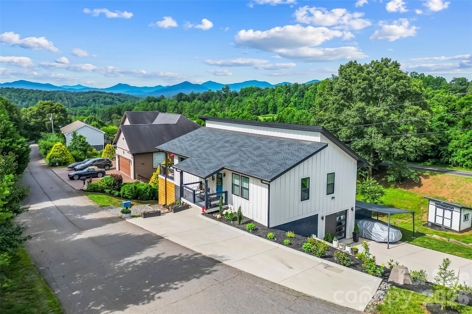 Property Photo:  1 Little Oak Road  NC 28748 