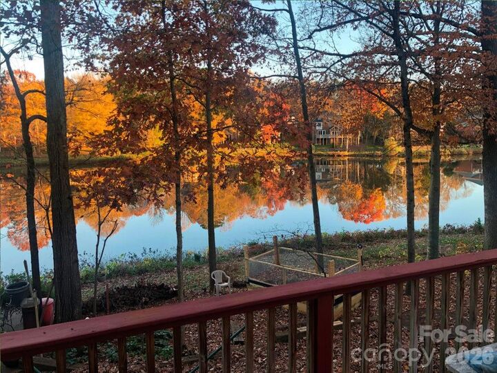 Property Photo:  5028 Foxbriar Trail  NC 28269 
