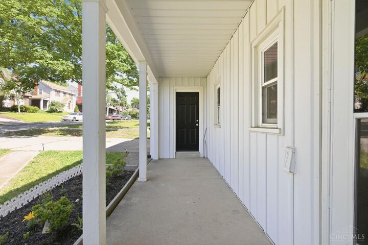 Property Photo: 2400 Homestead Place OH 45211
