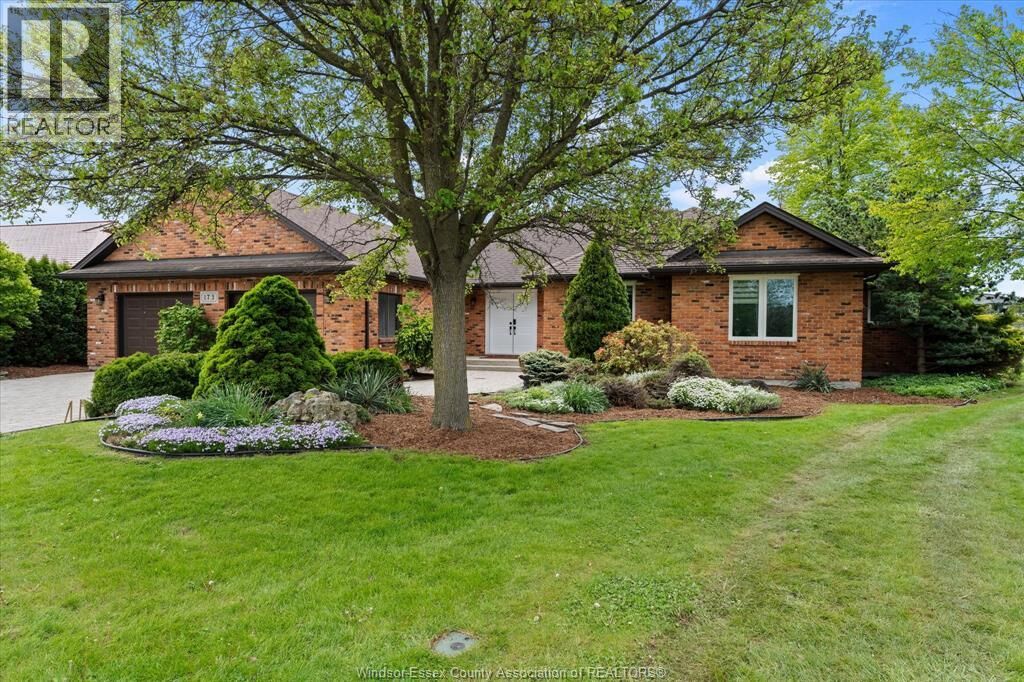 Property Photo:  173 Clubview  ON N9V 3Z1 