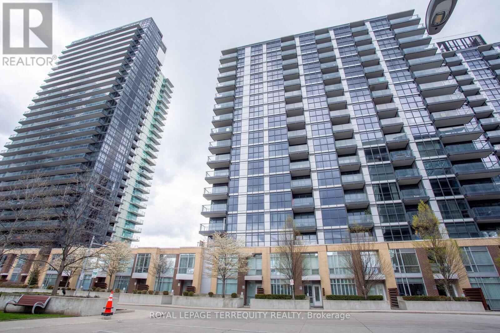 Property Photo:  19 Singer Court 221  ON M2K 0B2 