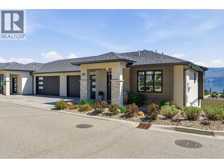 Property Photo:  1600 Goldenview Drive 10  BC V4T 1Y7 