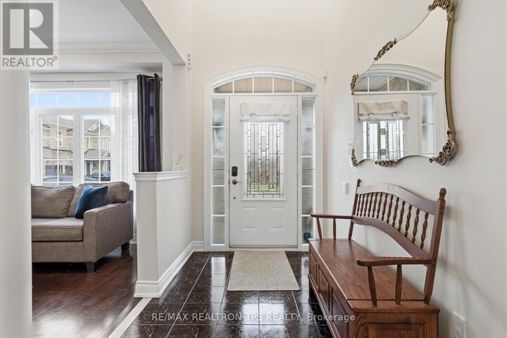 Property Photo:  555 Kingsfield Loop  ON L1K 0H8 