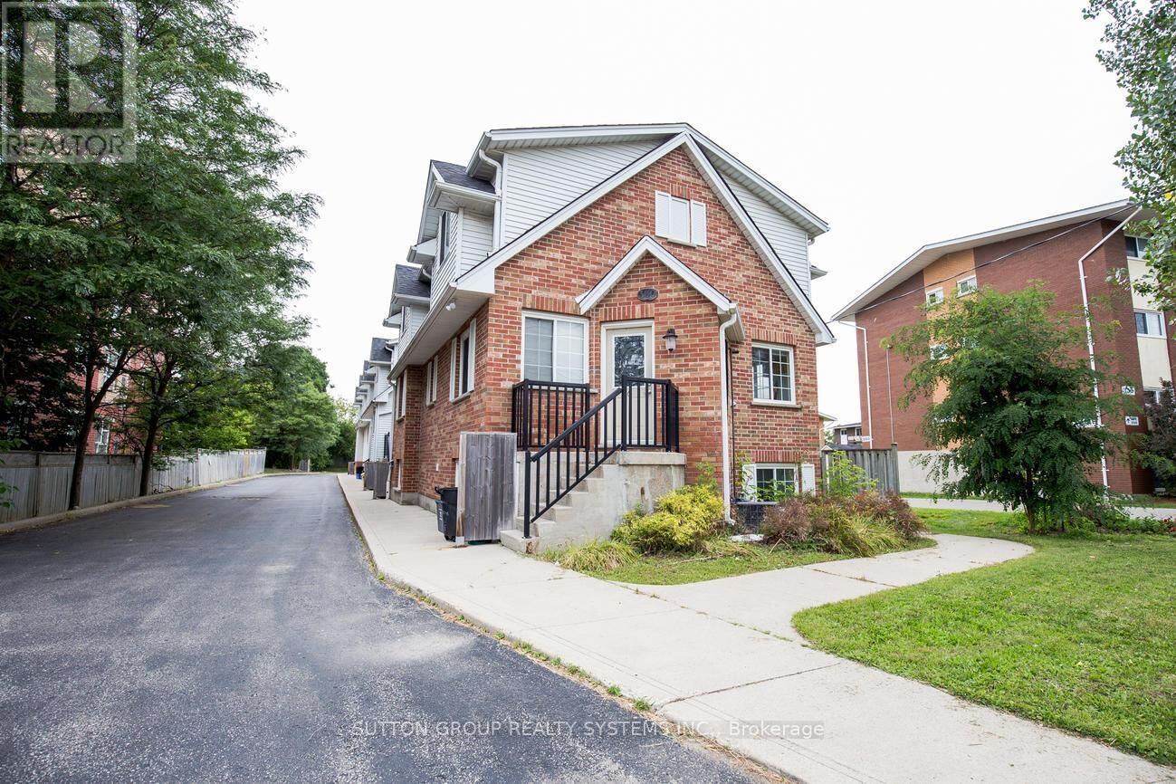 Property Photo:  360 Erb Street West  ON N2L 1W6 