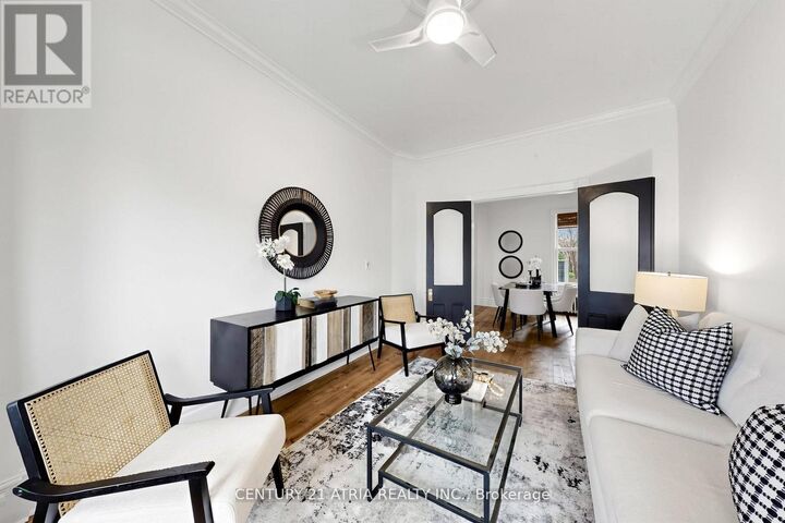 Property Photo:  106 Oxford Street  ON M5T 1P3 