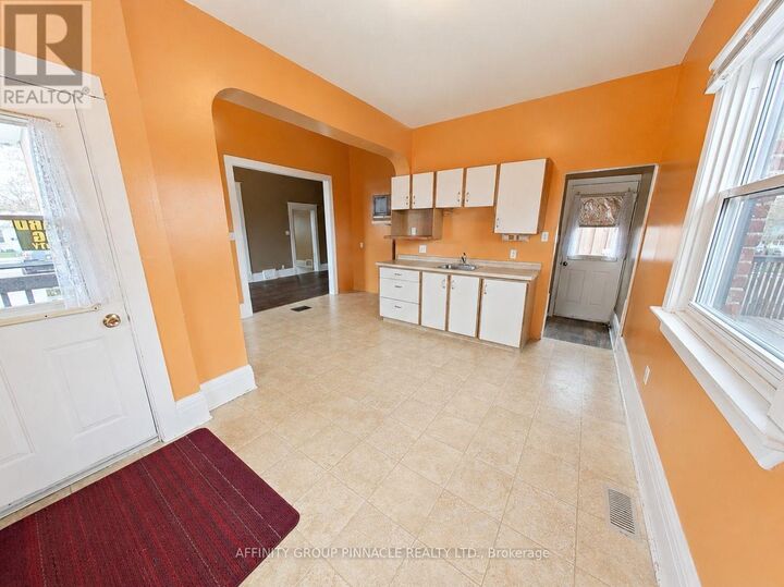 Property Photo:  170 Queen Street  ON K9V 1H4 