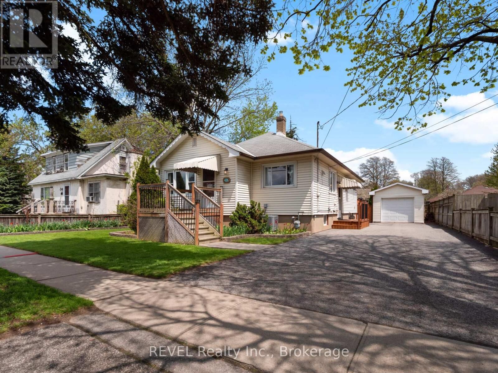 Property Photo:  426 Geneva Street  ON L2N 2H1 