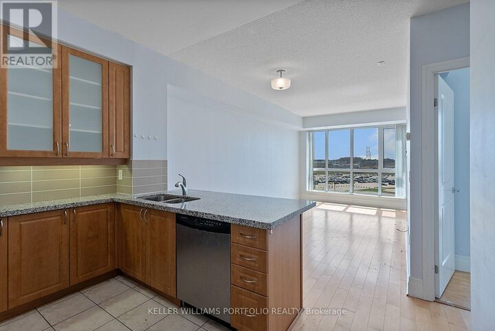Property Photo:  39 Upper Duke Crescent 607  ON L6G 0B8 