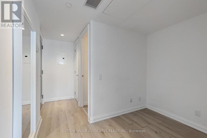Property Photo:  155 Yorkville Avenue 2601  ON M5R 0B4 