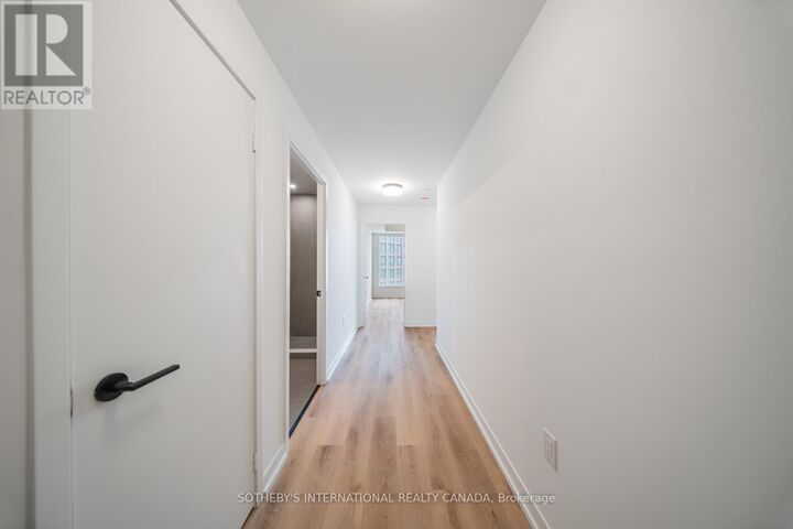 Property Photo:  5 York Garden Way 911  ON M6A 2V1 