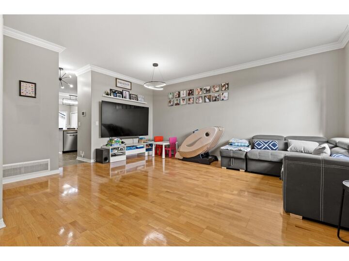 Property Photo:  33751 7 Avenue 106  BC V2V 7C2 